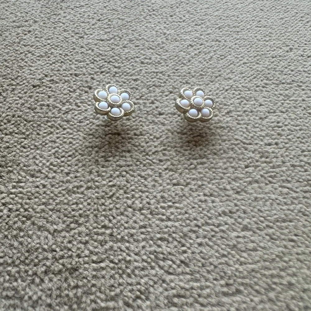 Stella and Dot Gold and White Flower Stud Earrings - Picture 6 of 7